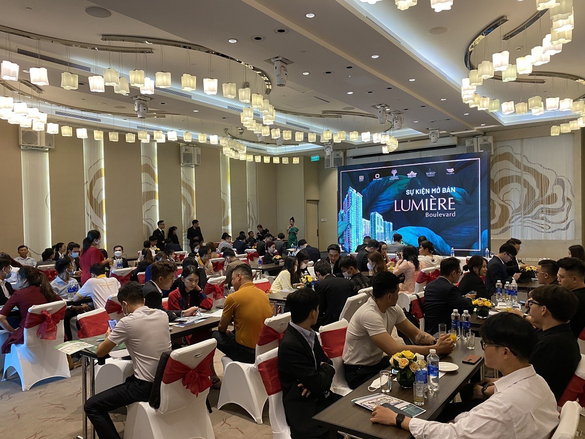 30 sự kiện diễn ra với hàng nghìn nhà đầu tư đều đang dồn sự chú ý tới LUMIÈRE Boulevard. 30 sự kiện diễn ra với hàng nghìn nhà đầu tư đều đang dồn sự chú ý tới LUMIÈRE Boulevard.