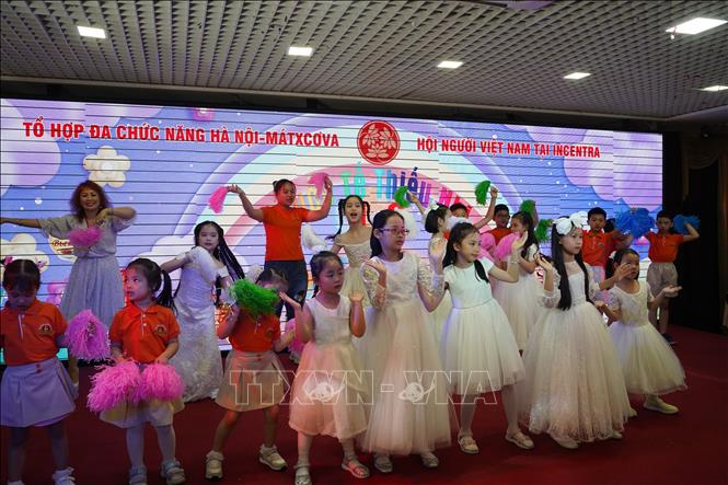 Ngày Quốc tế Thiếu nhi của con em cộng đồng người Việt Nam tại Nga Chú thích ảnh
