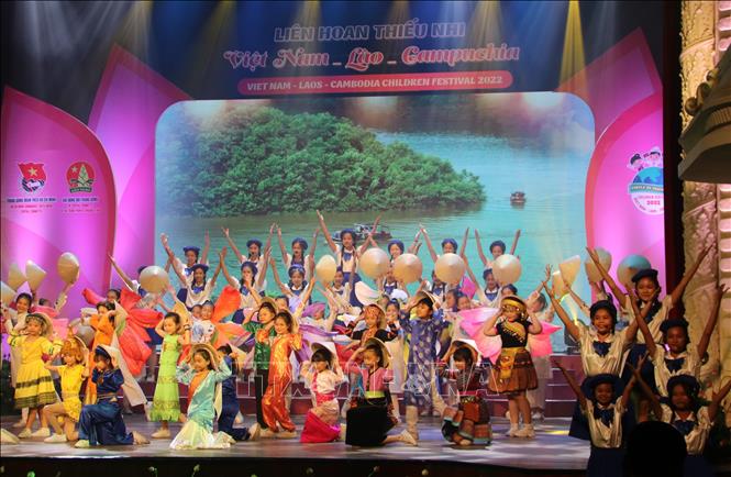 Thắt chặt tình đoàn kết, hữu nghị giữa thiếu nhi 3 nước Việt Nam - Lào - Campuchia Chú thích ảnh