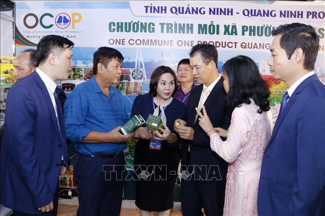 Khai mạc Hội chợ thương mại Việt - Lào 2022 Chú thích ảnh