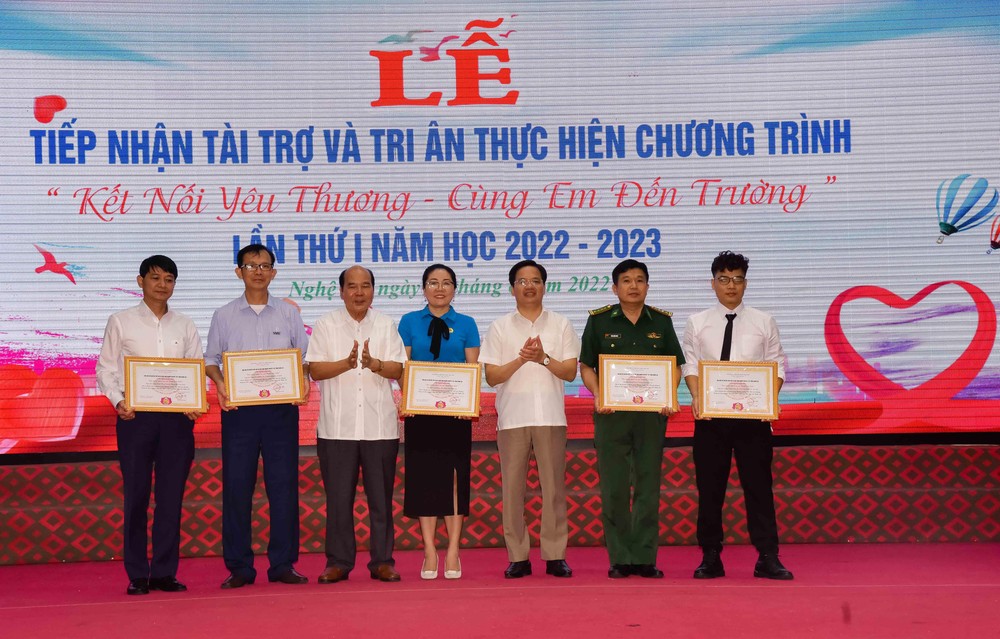 Nghệ An: Hơn 6,3 tỷ đồng ủng hộ Chương trình Nghệ An: Hơn 6,3 tỷ đồng ủng hộ Chương trình 'Kết nối yêu thương - cùng em đến trường' ảnh 3