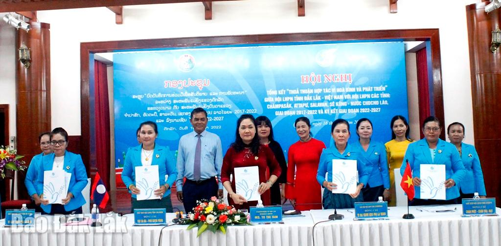 Tổng kết 5 năm thực hiện “Thỏa thuận hợp tác vì hòa bình và phát triển” Đại diện lãnh đạo Hội LHPN 5 tỉnh ký kết Thoả thuận Hợp tác Vì hòa bình và phát triển giai đoạn 2022-2027