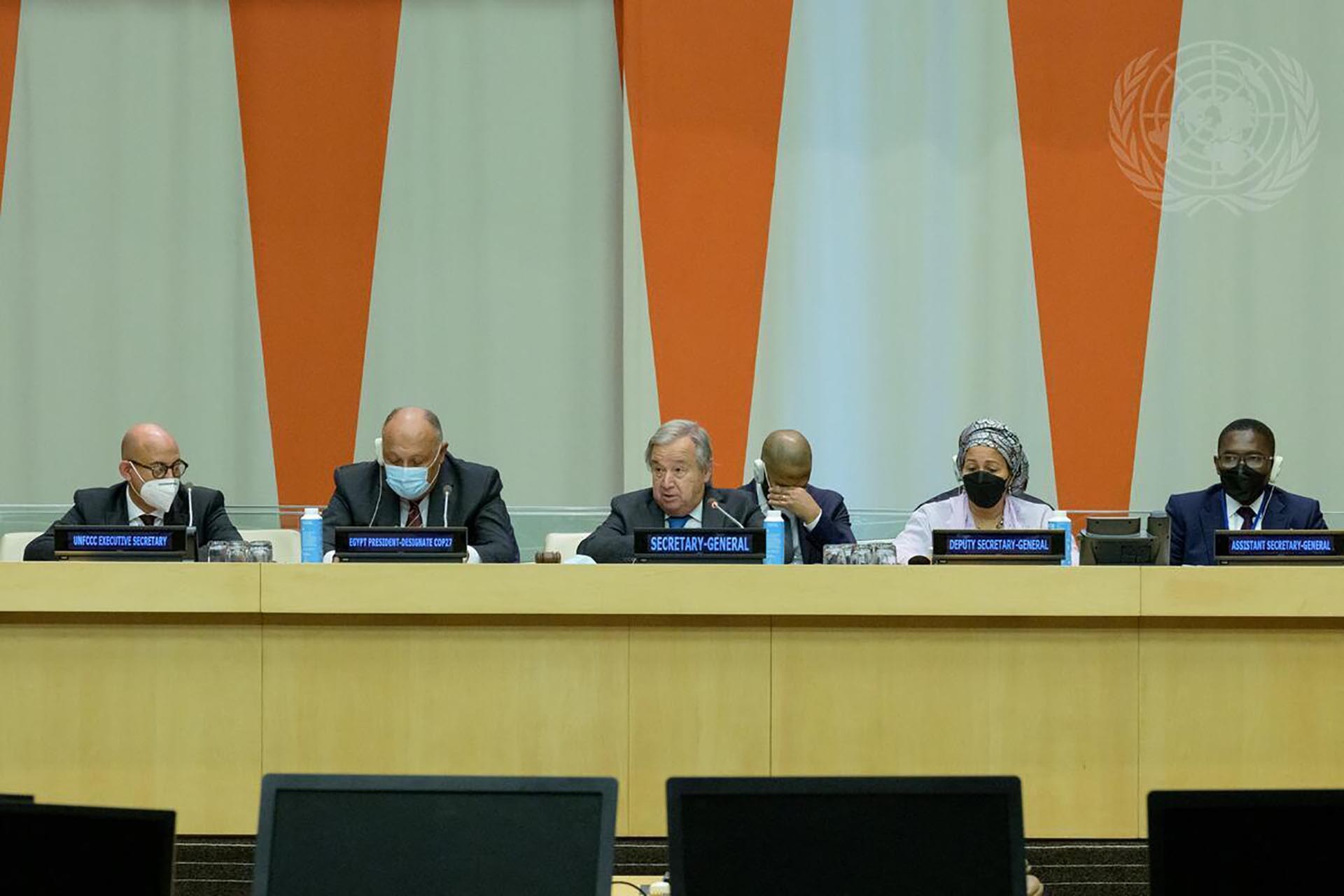 Tổng thư ký LHQ Antonio Guterres và Tổng thống Ai Cập Abdel Fattah el-Sisi đồng chủ trì tổ chức Phiên họp cấp cao về biến đổi khí hậu. Tổng thư ký LHQ Antonio Guterres và Tổng thống Ai Cập Abdel Fattah el-Sisi đồng chủ trì tổ chức Phiên họp cấp cao về biến đổi khí hậu.