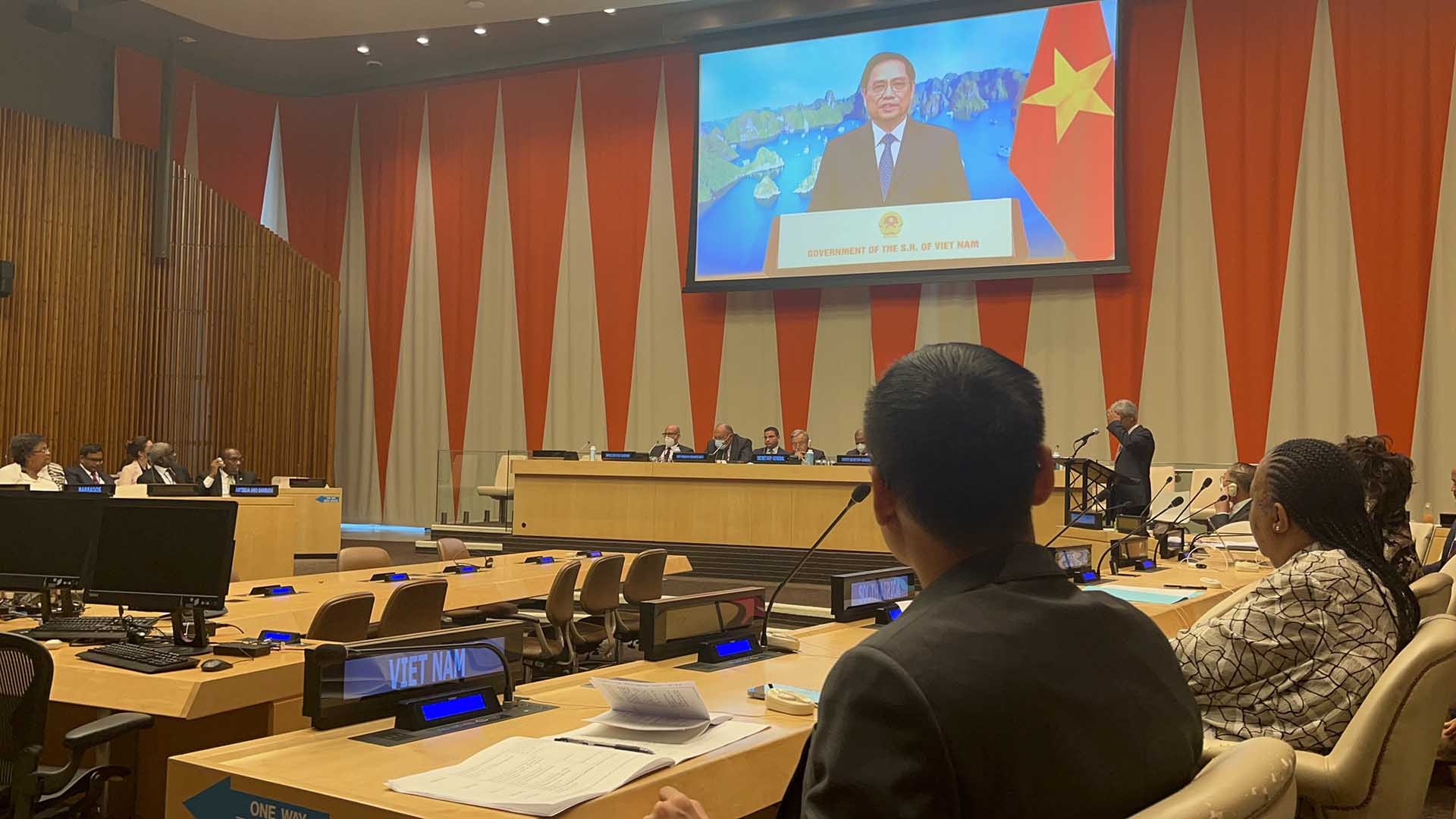Thủ tướng Chính phủ Phạm Minh Chính phát biểu tại Phiên họp cấp cao của LHQ về biến đổi khí hậu. Thủ tướng Chính phủ Phạm Minh Chính phát biểu tại Phiên họp cấp cao của LHQ về biến đổi khí hậu.