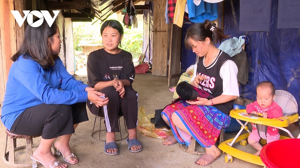 phụ nữ vùng cao lai châu vận động người dân nói không với nạn tảo hôn hình ảnh 2 phu nu vung cao lai chau van dong nguoi dan noi khong voi nan tao hon hinh anh 2