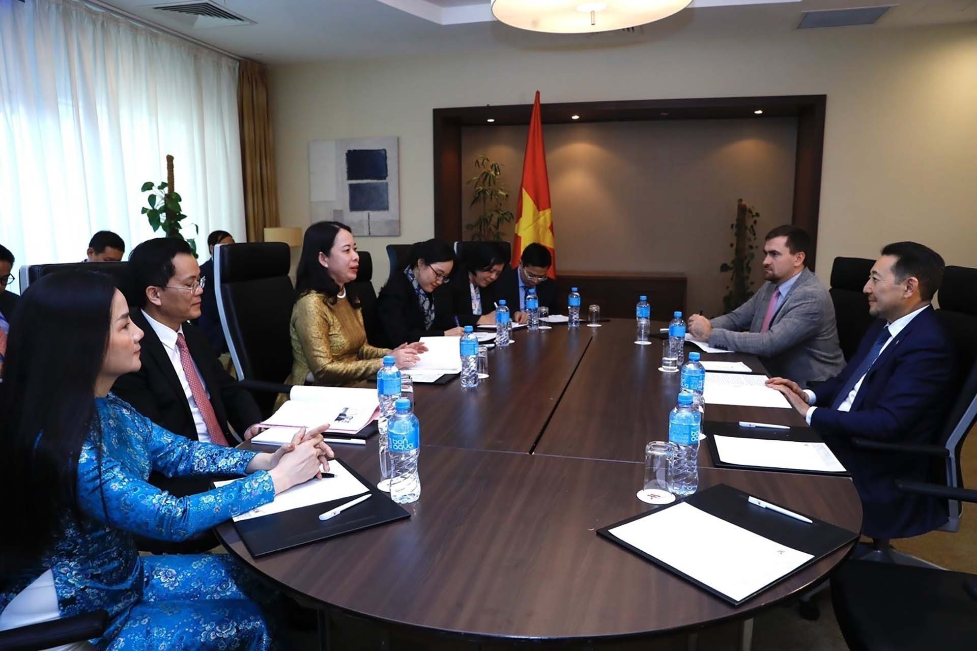 Phó Chủ tịch nước Võ Thị Ánh Xuân tiếp Giám đốc điều hành CICA Kairat Sarybay. (Nguồn: TTXVN) Phó Chủ tịch nước Võ Thị Ánh Xuân tiếp Giám đốc điều hành CICA Kairat Sarybay. (Nguồn: TTXVN)
