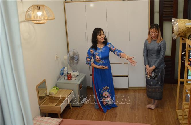 Sinh viên Lào trải nghiệm sống cùng người dân Đà Nẵng Chú thích ảnh
