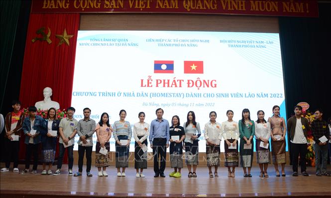 Sinh viên Lào trải nghiệm sống cùng người dân Đà Nẵng Chú thích ảnh