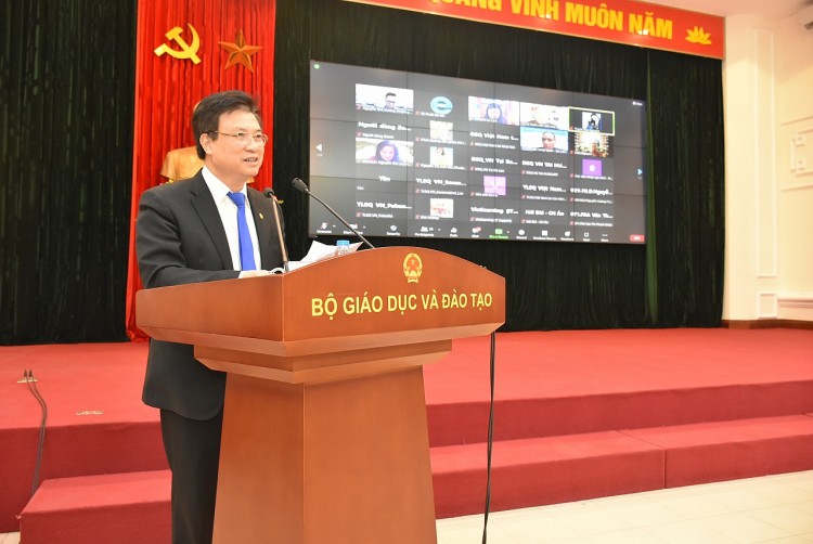 Ông Nguyễn Hữu Độ - Thứ trưởng Bộ Giáo dục và Đào tạo - Trưởng ban tổ chức phát biểu khai mạc và báo cáo đánh giá tổng kết Cuộc thi Ông Nguyễn Hữu Độ - Thứ trưởng Bộ Giáo dục và Đào tạo - Trưởng ban tổ chức phát biểu khai mạc và báo cáo đánh giá tổng kết Cuộc thi