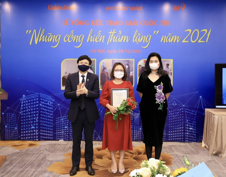 Giải nhất với loạt 3 bài viết “Tạo môi trường an toàn, văn minh để lao động nữ yên tâm cống hiến” với tổng trị giá giải thưởng 15 triệu đồng. Giải nhất với loạt 3 bài viết “Tạo môi trường an toàn, văn minh để lao động nữ yên tâm cống hiến” với tổng trị giá giải thưởng 15 triệu đồng.