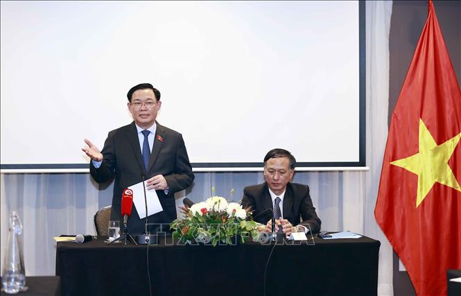 Chủ tịch Quốc hội Vương Đình Huệ gặp đại diện Cộng đồng người Việt Nam tại Australia Chú thích ảnh