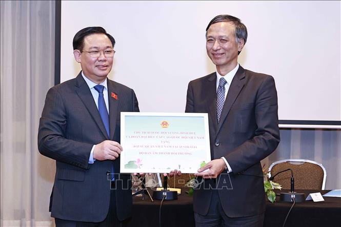 Chủ tịch Quốc hội Vương Đình Huệ gặp đại diện Cộng đồng người Việt Nam tại Australia Chú thích ảnh