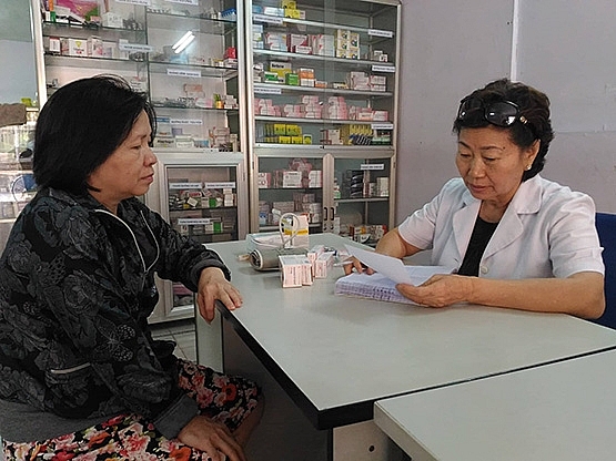 Phòng khám từ thiện hơn 20 năm của các bác sĩ nghỉ hưu phong kham tu thien hon 20 nam cua cac bac si nghi huu