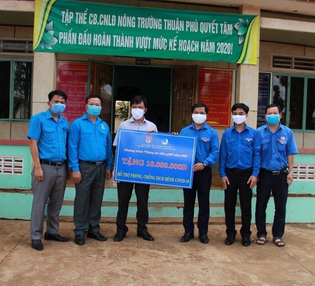 Ủng hộ 1,3 tỷ đồng chống dịch bệnh Covid-19 tại Bình Phước ung ho 13 ty dong chong dich benh covid 19 tai binh phuoc
