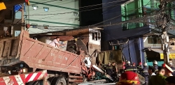 video nha 2 tang tren pho hang bong do sap trong dem