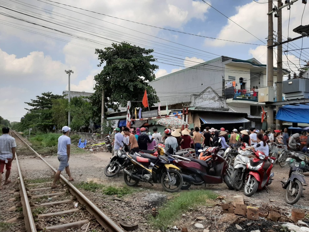Vụ thảm án cả nhà chết ở Bình Dương: Người thân khóc ngất khi đến nhận thi thể