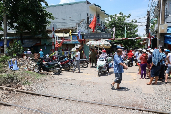 Nghi án chồng giết vợ con rồi tự sát ở Bình Dương: Công an bảo vệ nghiêm ngặt hiện trường nghi an chong giet vo con roi tu sat o binh duong cong an bao ve nghiem ngat hien truong
