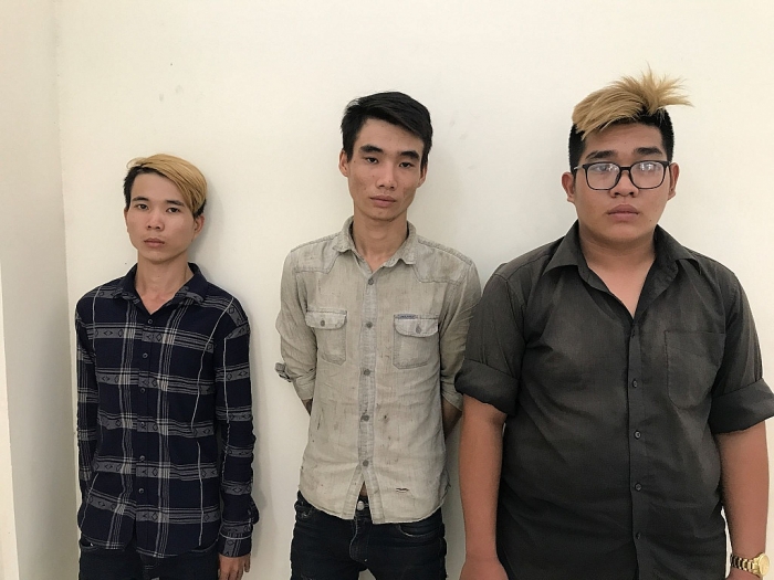 Băng nhóm tuổi teen dùng hung khí cướp xe trong đêm ở Sài Gòn bang nhom tuoi teen dung hung khi cuop xe trong dem o sai gon