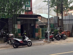 nu sinh chet bat thuong trong nha tro voi nhieu vet thuong