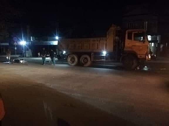 Cô gái 19 tuổi chết thảm dưới gầm xe ben ở TP.HCM co gai 19 tuoi chet tham duoi gam xe ben o tphcm