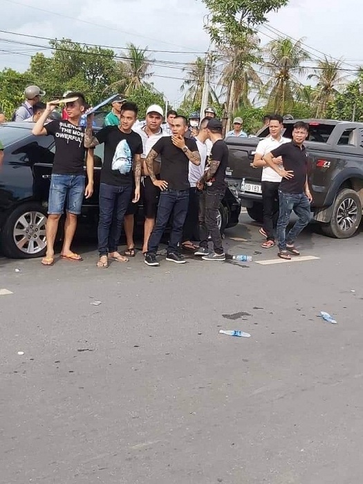 Vụ giang hồ vây xe chở công an: Bắt kẻ thứ 3 bat khan cap nghi can thu 3 trong vu giang ho chan xe can bo o dong nai