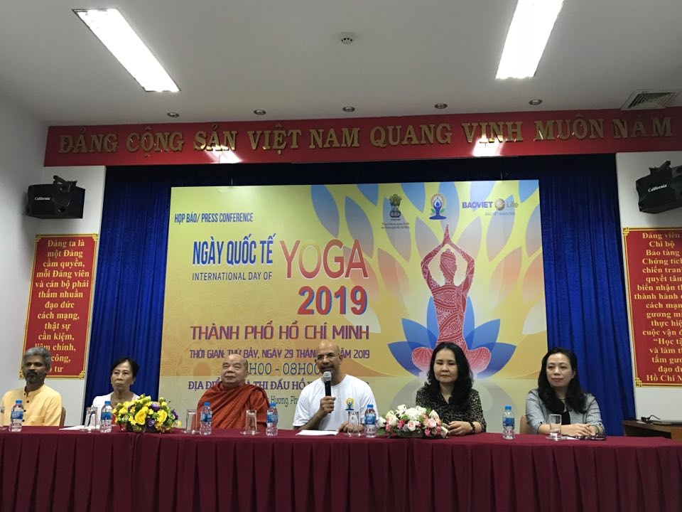 Ngày Quốc tế Yoga lần thứ 5 được tổ chức sáng 29/6 tại SVĐ Hồ Xuân Hương ngay quoc te yoga lan thu 5 duoc to chuc sang 296 tai svd ho xuan huong
