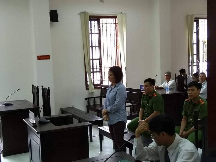 Nữ tài xế lái xe BMW gây tai nạn ở Hàng Xanh không có giấy phép lái xe nu tai xe lai xe bmw gay tai nan o hang xanh thua nhan khong co giay phep lai xe tai toa