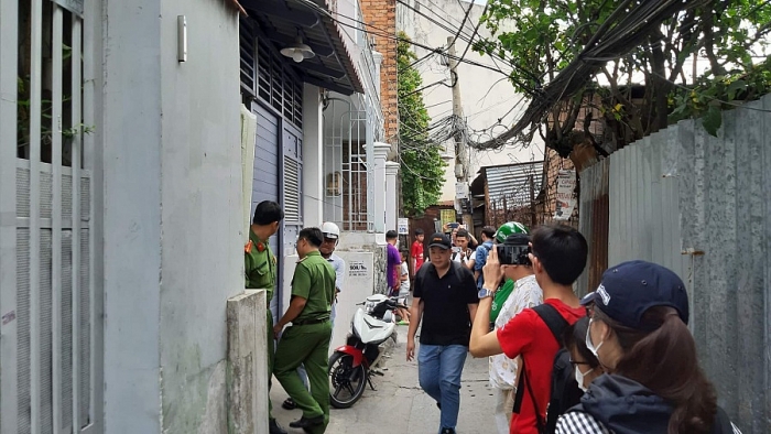 nu sinh chet bat thuong trong nha tro voi nhieu vet thuong