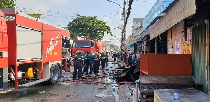 Cháy lớn thiêu rụi công nội thất cấp chay lon thieu rui cong ty noi that cao cap o tphcm