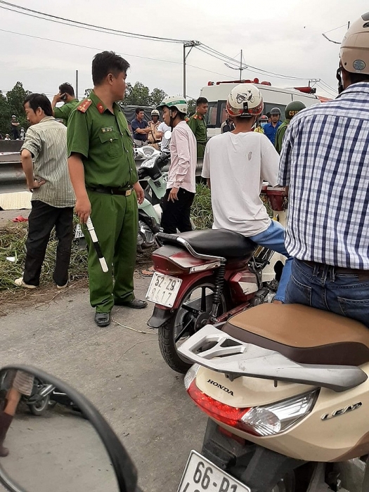 Nam thanh niên chặn xe, đâm chết người yêu giữa phố ở TP.HCM nam thanh nien chan xe dam chet nguoi yeu giua duong o tphcm