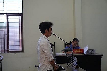 Tài xế tông gãy thanh chắn trạm thu phí BOT An Sương lãnh án 18 tháng tù tai xe tong gay thanh chan tram thu phi bot an suong lanh an 18 thang tu
