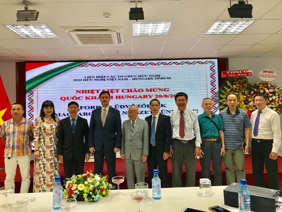 Kỷ niệm Quốc khánh Hungary: Thúc đẩy nhiều dự án hợp tác về giáo dục - đào tạo, y tế ky niem quoc khanh hungary thuc day nhieu du an hop tac ve giao duc dao tao y te giua hai nuoc