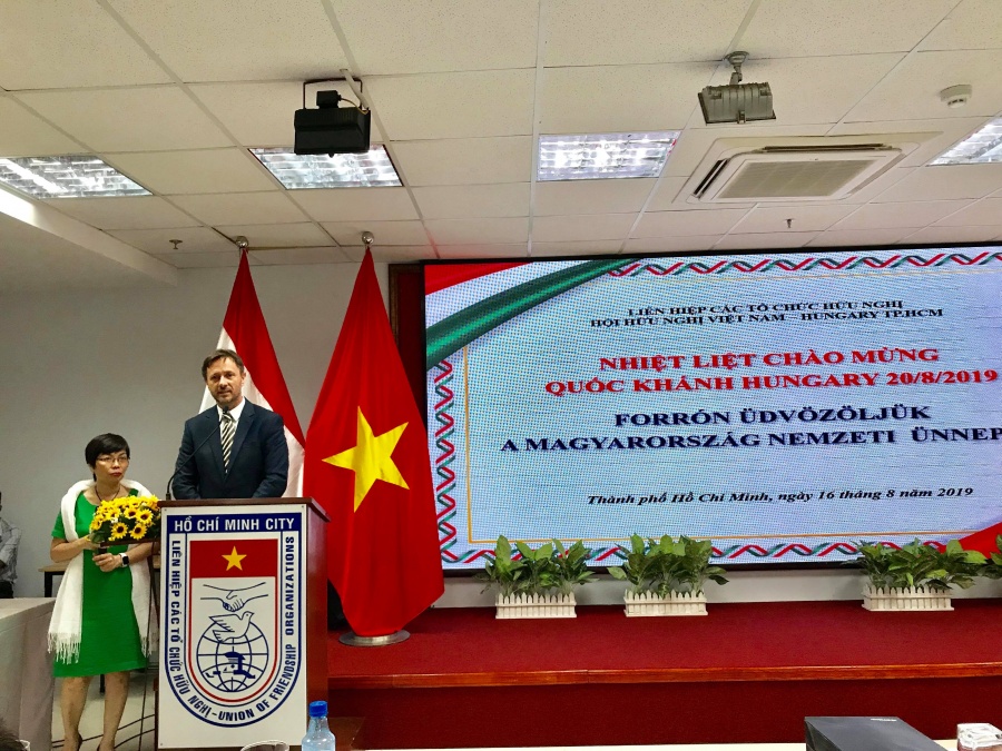 Kỷ niệm Quốc khánh Hungary: Thúc đẩy nhiều dự án hợp tác về giáo dục - đào tạo, y tế ky niem quoc khanh hungary thuc day nhieu du an hop tac ve giao duc dao tao y te giua hai nuoc