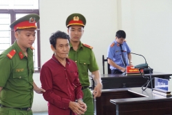 Xâm hại bé 7 tuổi, “yêu râu xanh” lĩnh án 2 năm tù nhờ.. nhân thân tốt