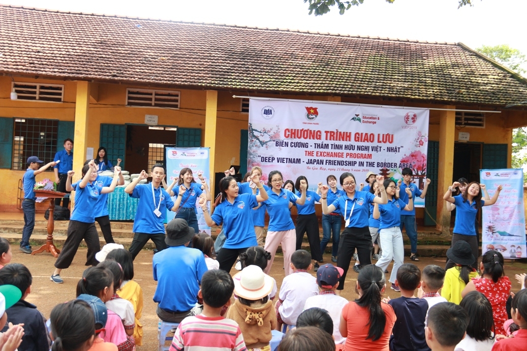 Thanh niên Việt Nam - Nhật Bản cùng trải nghiệm văn hóa tại Bình Phước thanh nien viet nam nhat ban chung tay to tham tinh huu nghi