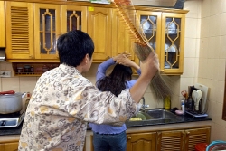 Đánh chết vợ rồi nhờ anh rể chở đến công an đầu thú