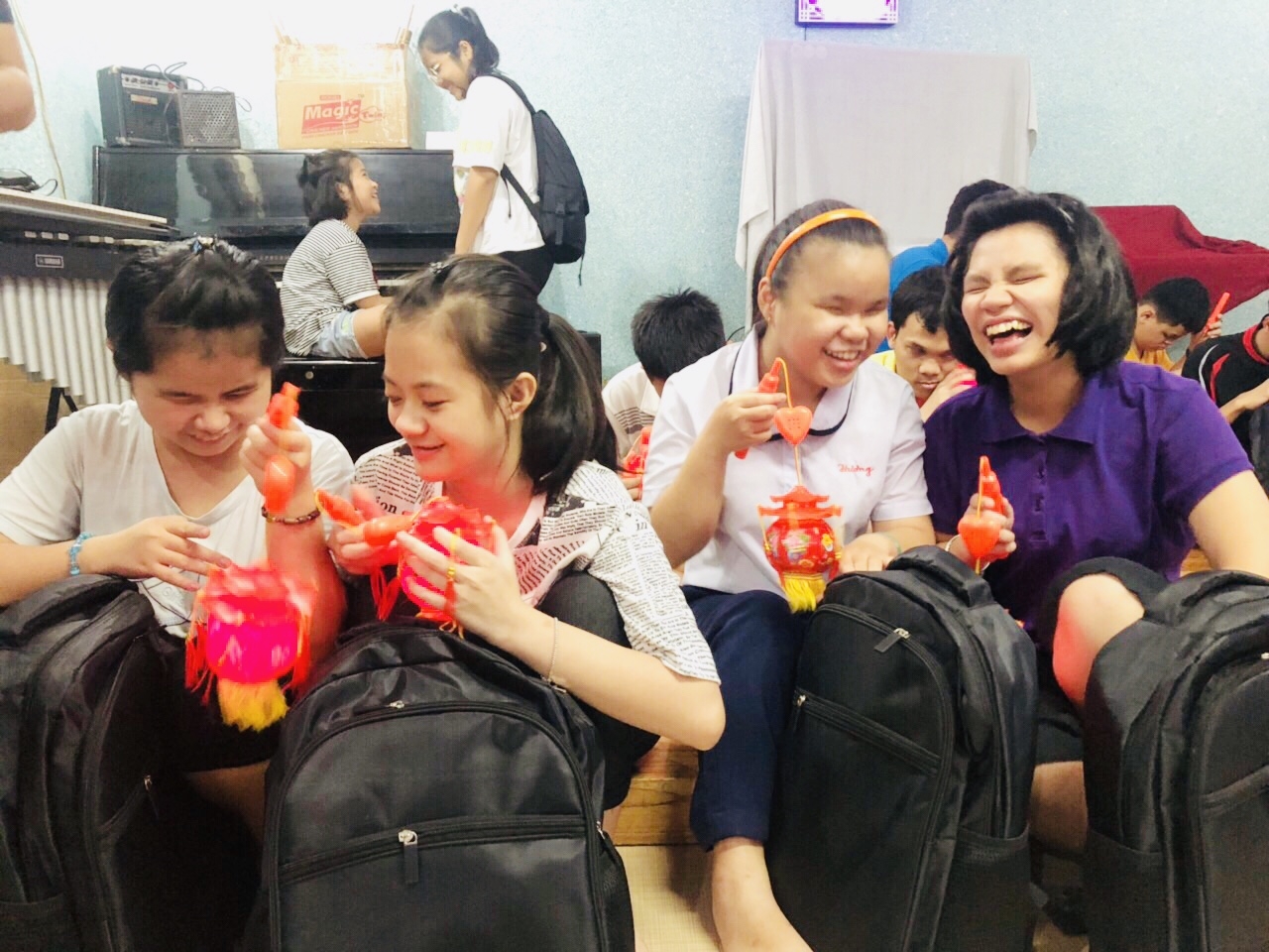 Tập đoàn Novaland tặng quà trung thu đến hơn 500 trẻ em có hoàn cảnh đặc biệt tap doan novaland tang qua trung thu den hon 500 tre em co hoan canh dac biet
