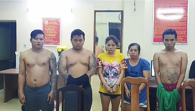 Triệt phá băng nhóm dàn cảnh bán dâm trộm tài sản triet pha bang nhom dan canh ban dam trom tai san khach mua vui o tphcm