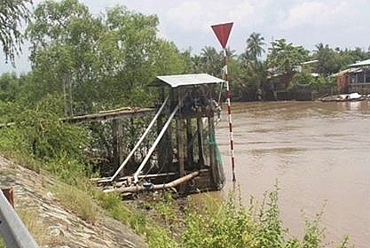 Sửa máy bơm nước, 5 người bị điện giật thương vong ở Bến Tre sua may bom nuoc 5 nguoi bi dien giat thuong vong o ben tre