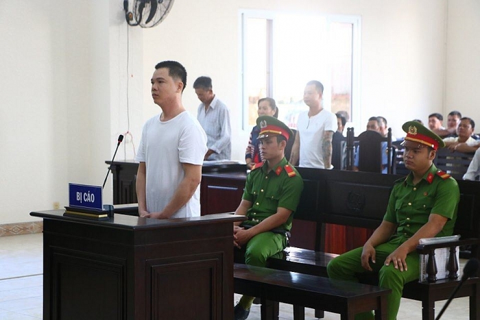 Chồng đâm vợ 39 nhát dao do ghen tuông rồi tự tử chong dam vo 39 nhat dao do ghen tuong roi tu tu