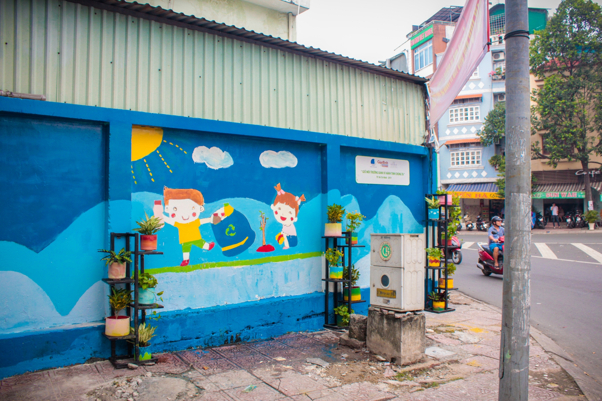TP.HCM: Náo nức ra quân “Giữ môi trường xanh vì hành tinh chúng ta” tphcm nao nuc ra quan giu moi truong xanh vi hanh tinh chung ta