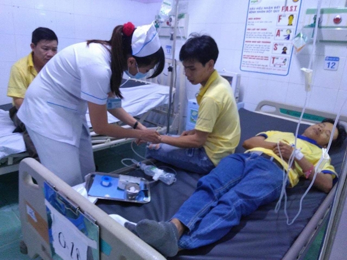Gần 50 công nhân TP.HCM nhập viện nghi do ngộ độc thực phẩm gan 50 cong nhan nhap vien nghi do ngo doc thuc pham tphcm