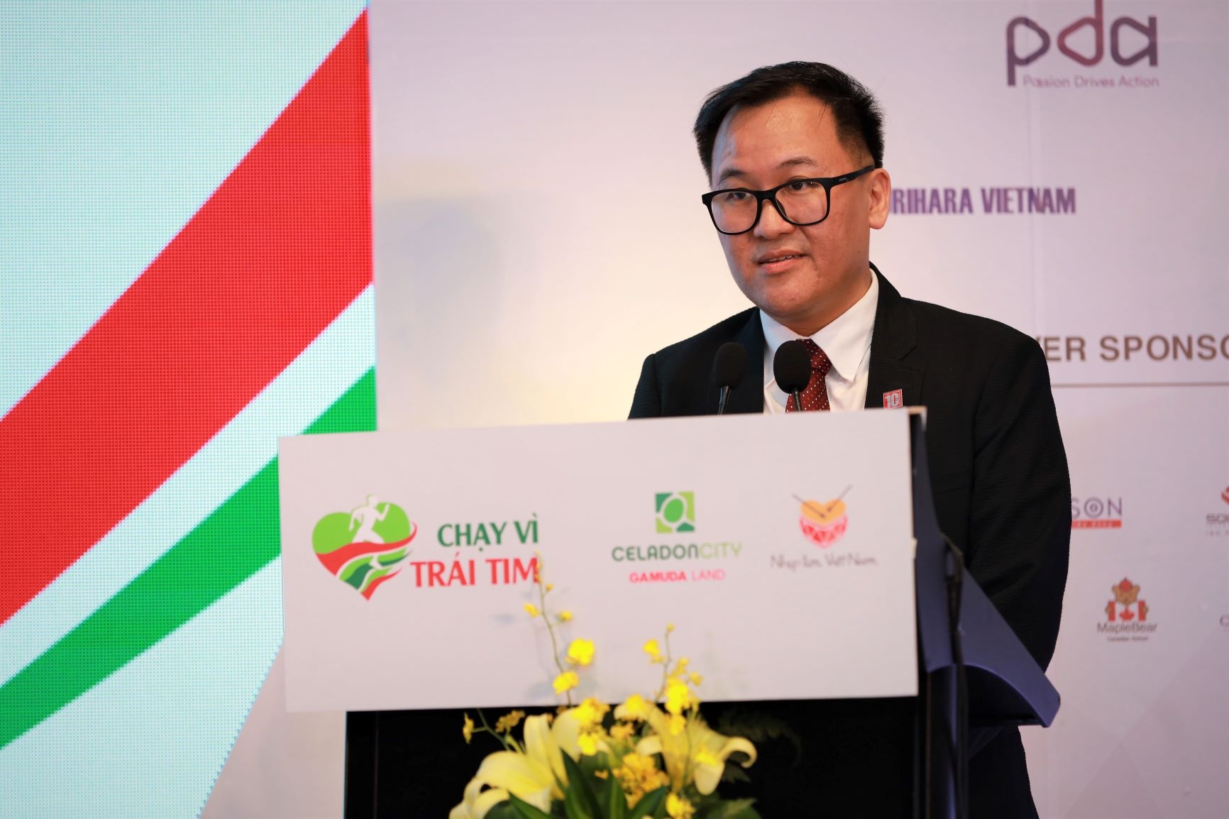 “Chạy vì trái tim” gây quỹ hơn 23 tỷ đồng giúp bệnh nhi tim phẫu thuật miễn phí chay vi trai tim gay quy hon 23 ty dong giup benh nhi tim phau thuat mien phi