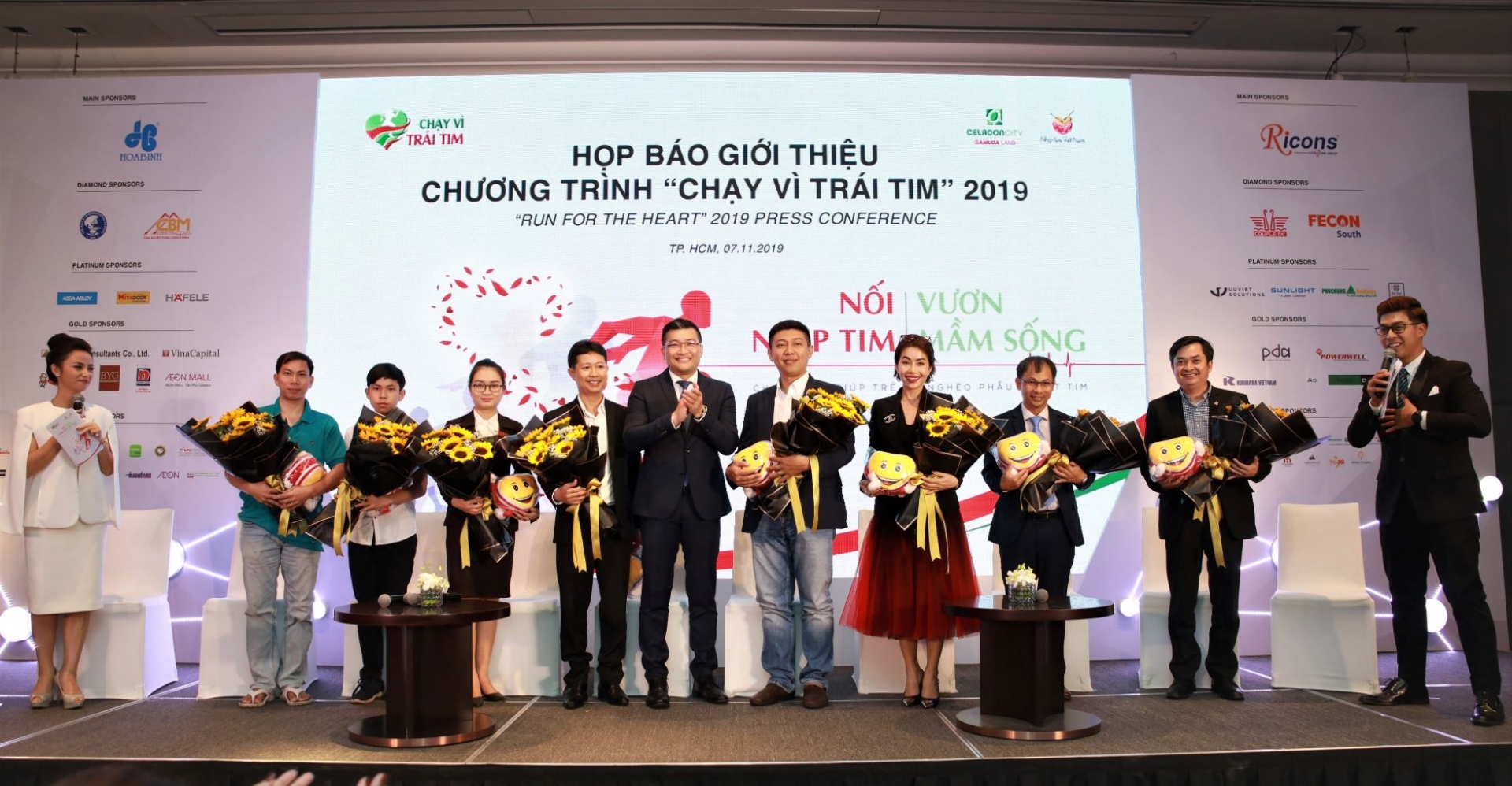“Chạy vì trái tim” gây quỹ hơn 23 tỷ đồng giúp bệnh nhi tim phẫu thuật miễn phí chay vi trai tim gay quy hon 23 ty dong giup benh nhi tim phau thuat mien phi