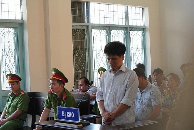 Long An: Tài xế xe đầu kéo tông 21 xe máy dừng đèn đỏ, bị tuyên 12 năm tù long an tai xe xe dau keo tong 21 xe may dung den do bi tuyen 12 nam tu