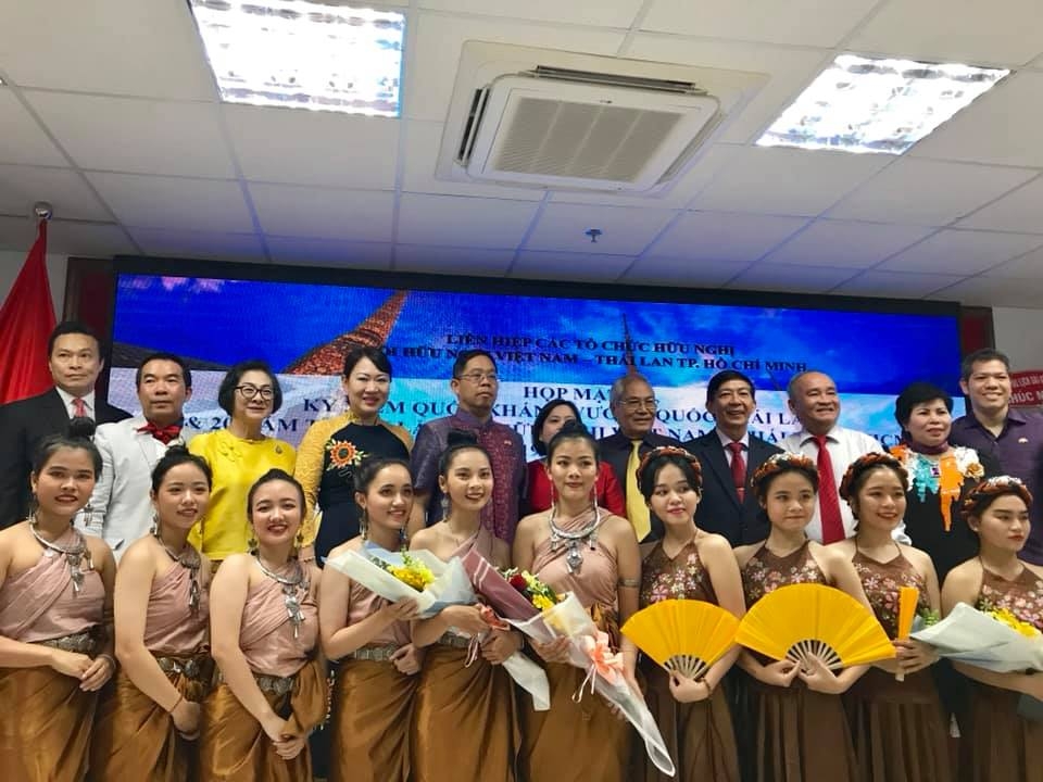 ong apirat sugondhabhirom quan he nhan dan la nen tang phat trien giua thai lan va viet nam