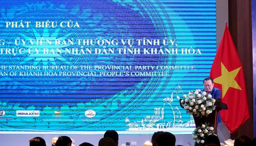 庆和省人民委员会常务副主席黎友皇在会上发表讲话。