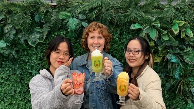 卡尔森表示，尽管与朋友在越南高档餐厅用餐是一种愉快的体验，但越南街头美食对外国人来说仍是更具吸引力的。