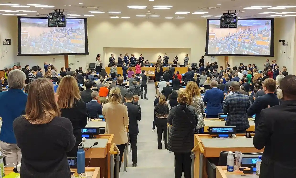 经过近二十年的谈判,联合国会员国批准了关于保护公海的一项历史性协议,公海是一个重要而脆弱的宝藏,覆盖了近一半的地球表面。 经过近二十年的谈判,联合国会员国批准了关于保护公海的一项历史性协议,公海是一个重要而脆弱的宝藏,覆盖了近一半的地球表面。
