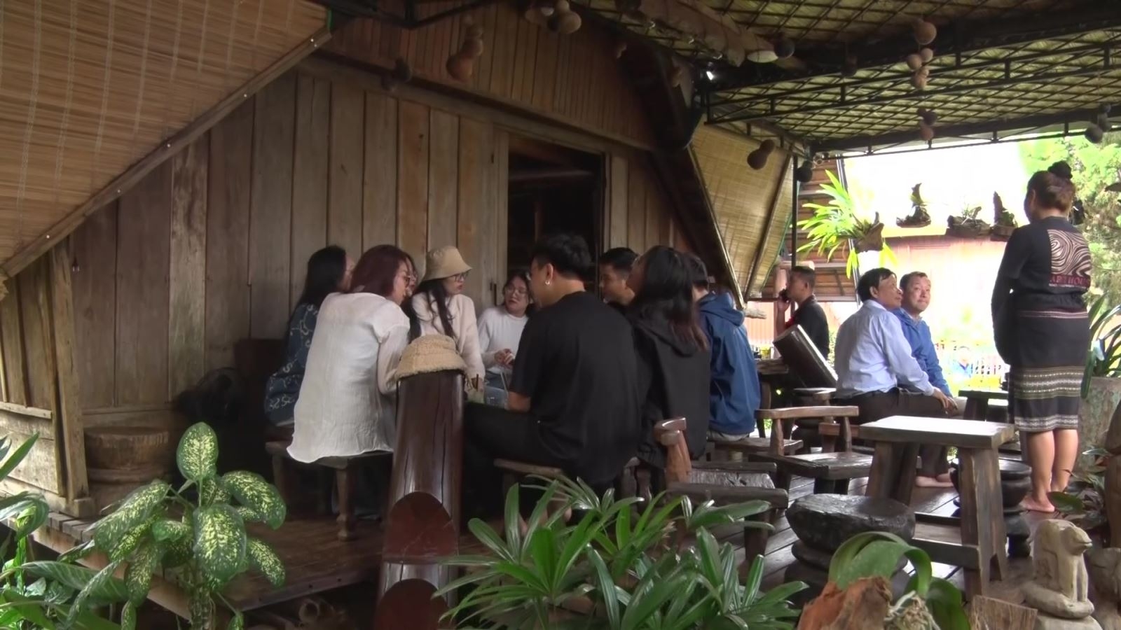 来到得乐高原的每一名游客,将有机会品尝到带有浓郁的邦美蜀特色的各种咖啡。 来到得乐高原的每一名游客,将有机会品尝到带有浓郁的邦美蜀特色的各种咖啡。